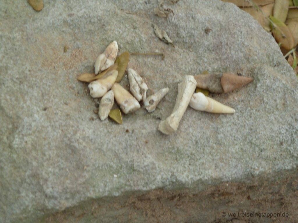 Killing Fields in Kambodhscha nahe der Hauptstadt Hinweisschild